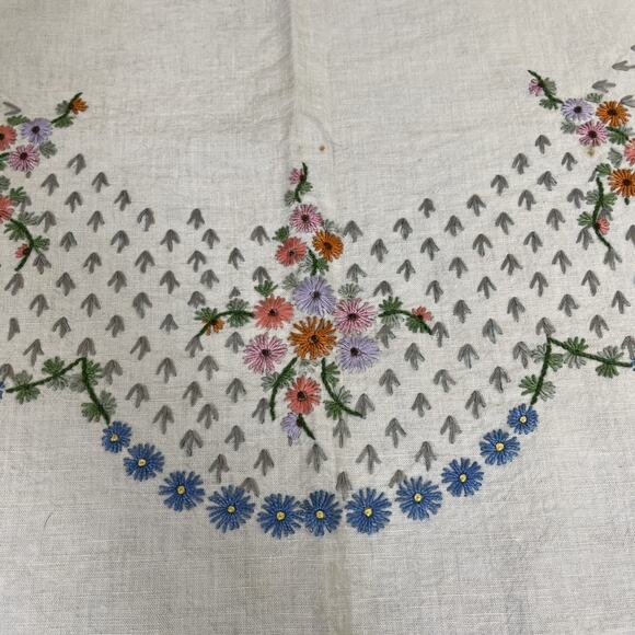 Vtg Hand Embroidered Tablecloth 58 x 66.5” Ivory Cloth With Floral Embroidery FS - Picture 3 of 10